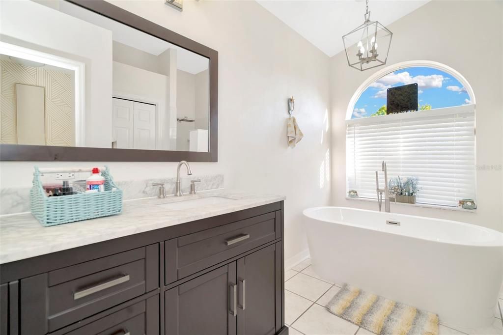 Active With Contract: $550,000 (4 beds, 3 baths, 2243 Square Feet)