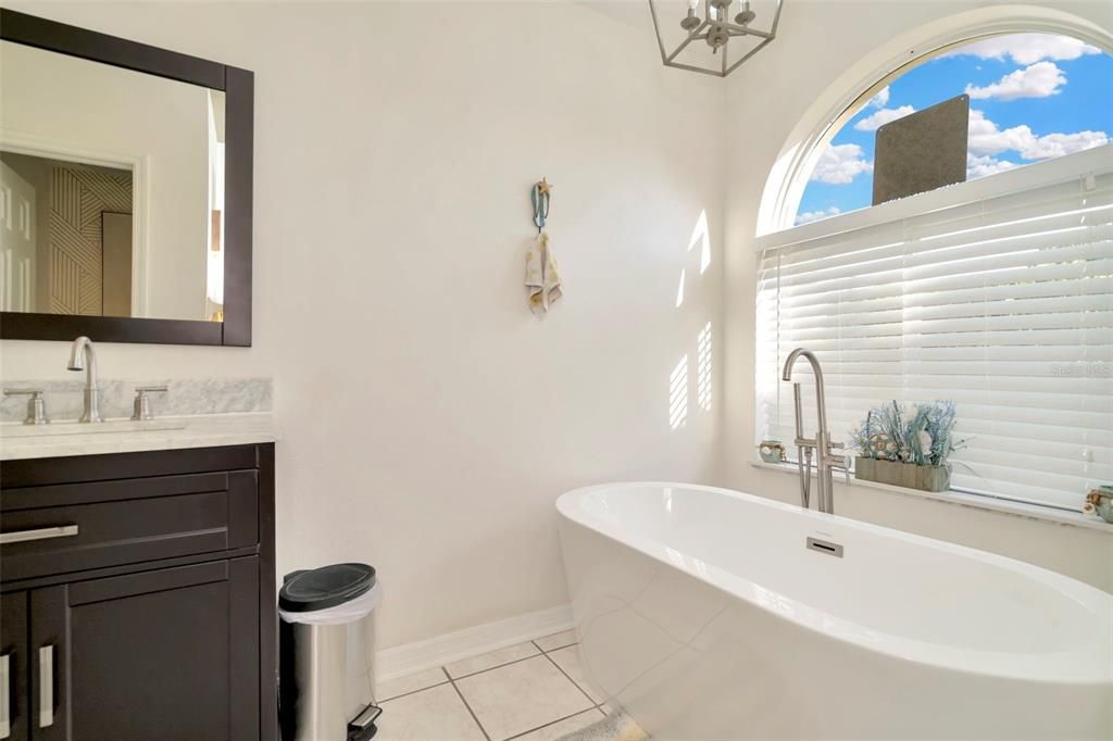 Active With Contract: $550,000 (4 beds, 3 baths, 2243 Square Feet)