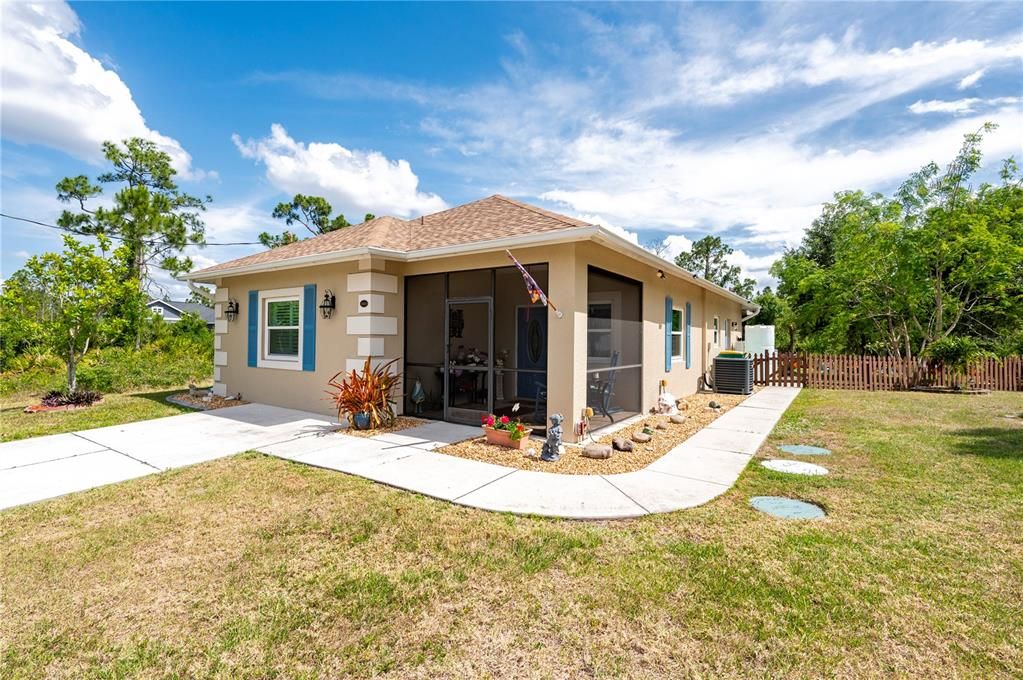 Active With Contract: $349,900 (3 beds, 2 baths, 1307 Square Feet)