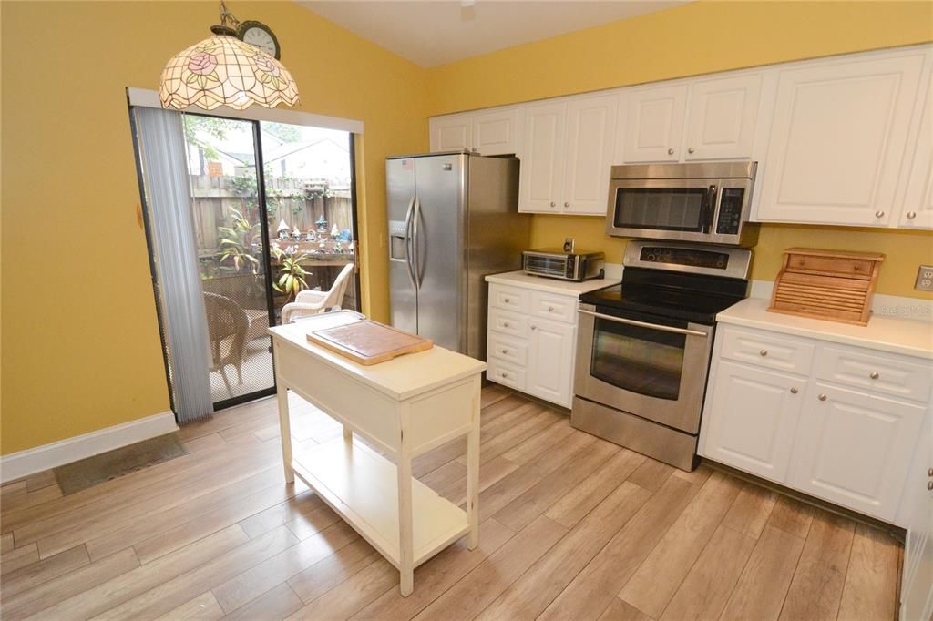 Active With Contract: $379,900 (2 beds, 2 baths, 1459 Square Feet)
