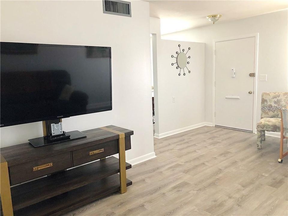 For Rent: $1,550 (1 beds, 1 baths, 846 Square Feet)