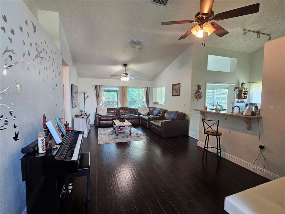 For Sale: $459,900 (3 beds, 2 baths, 1380 Square Feet)