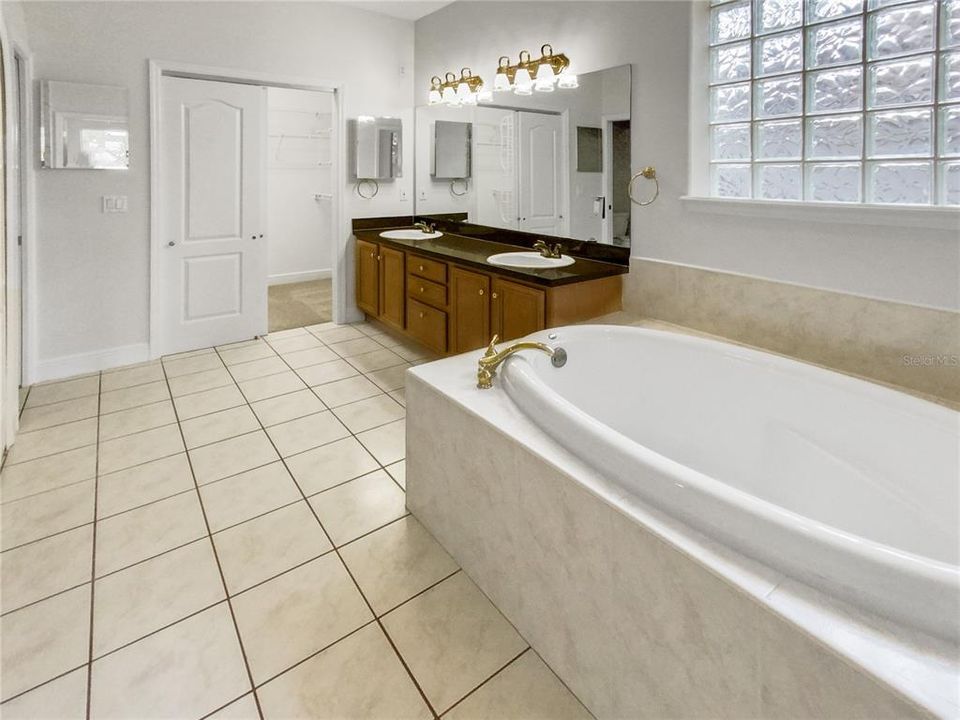 待售: $441,000 (3 贝兹, 2 浴室, 1911 平方英尺)