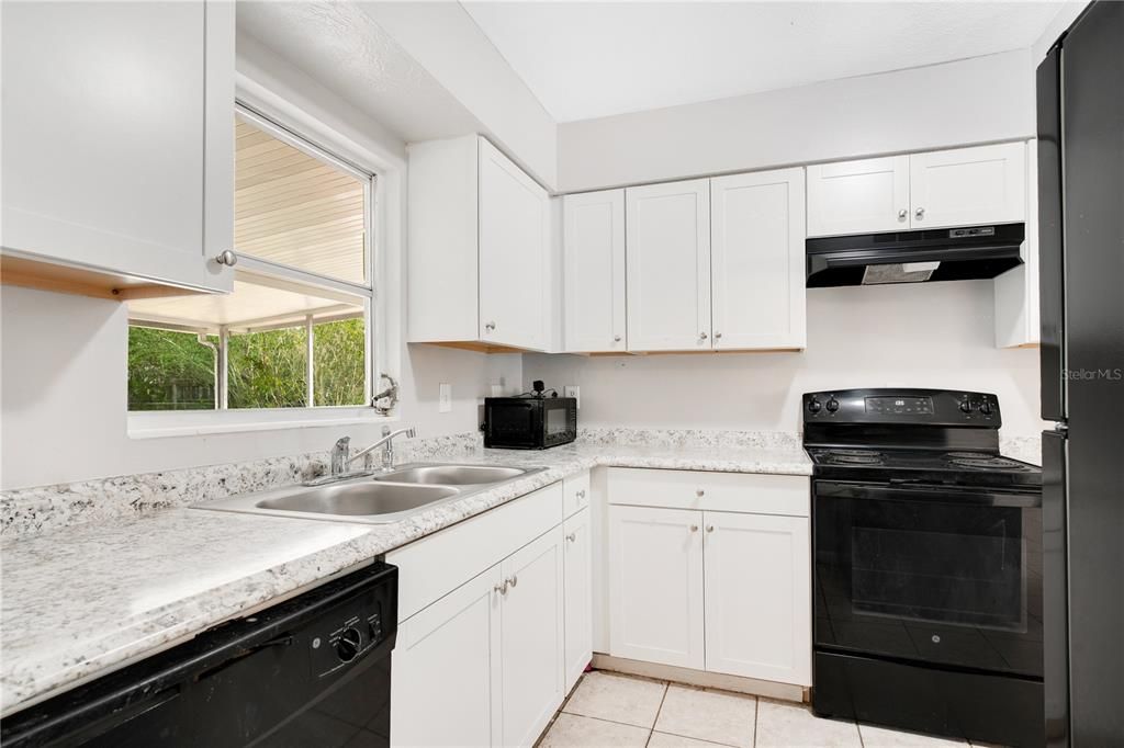 For Sale: $375,000 (3 beds, 2 baths, 1565 Square Feet)