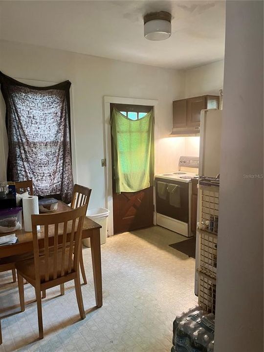 For Sale: $155,000 (2 beds, 1 baths, 732 Square Feet)