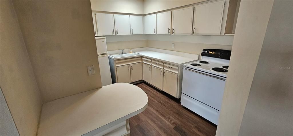 For Rent: $1,795 (1 beds, 1 baths, 800 Square Feet)