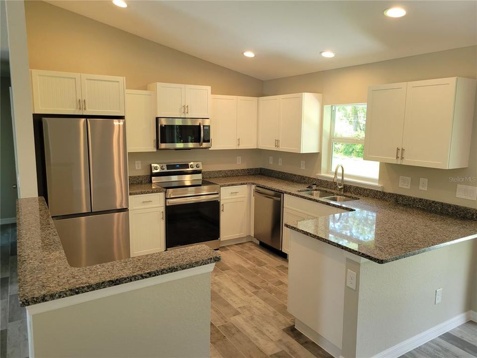 Active With Contract: $327,900 (3 beds, 2 baths, 1613 Square Feet)