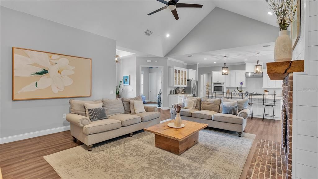 Active With Contract: $699,000 (5 beds, 3 baths, 2827 Square Feet)