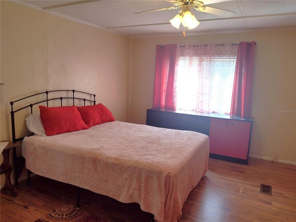 For Sale: $160,000 (2 beds, 2 baths, 1230 Square Feet)