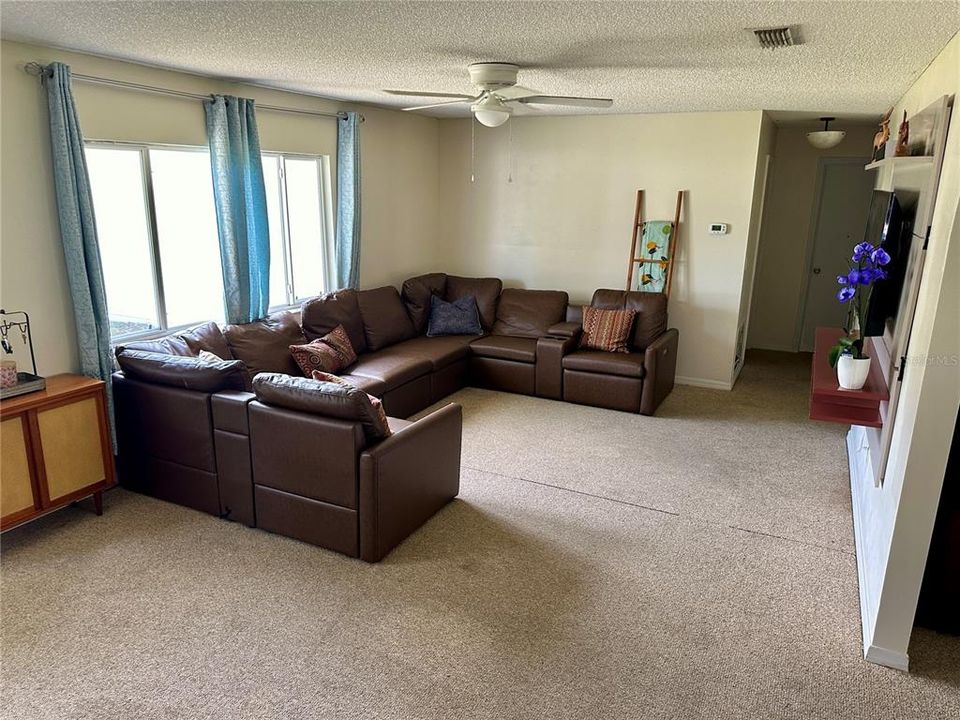 For Sale: $219,500 (2 beds, 2 baths, 1296 Square Feet)