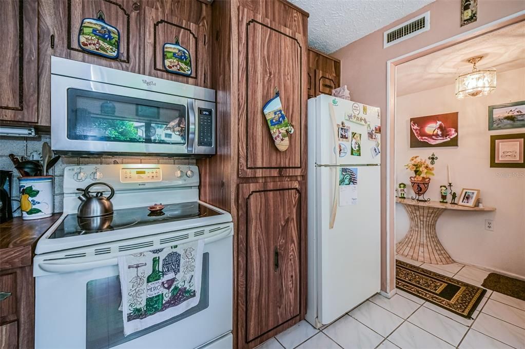 For Sale: $169,900 (2 beds, 2 baths, 1130 Square Feet)