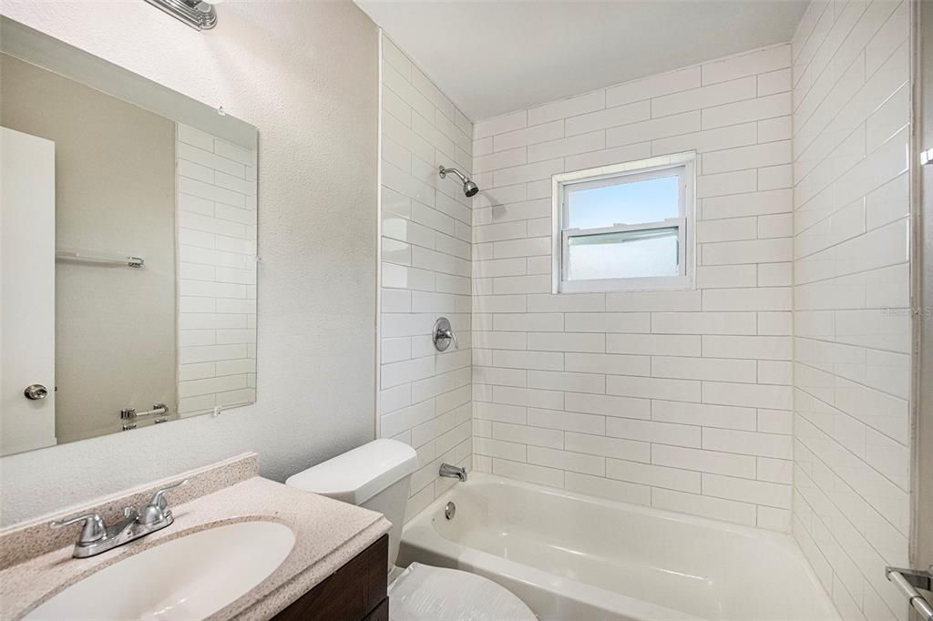 最近售出: $339,900 (3 贝兹, 2 浴室, 1125 平方英尺)