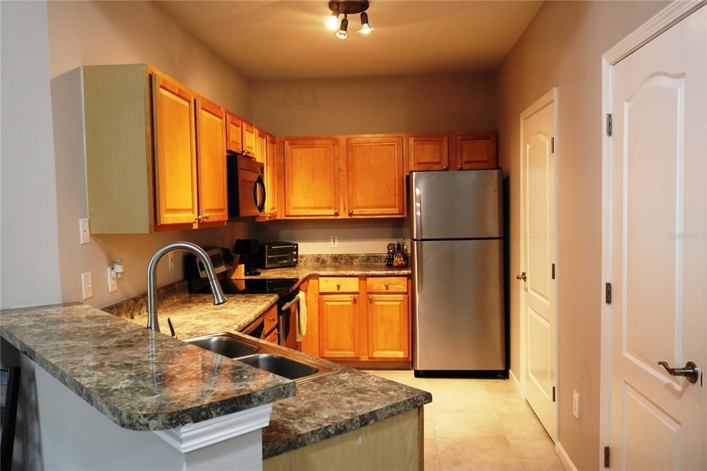 Active With Contract: $175,000 (1 beds, 1 baths, 951 Square Feet)