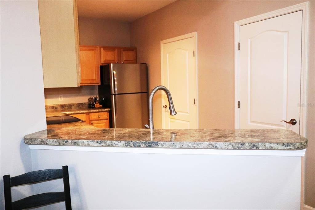 Active With Contract: $175,000 (1 beds, 1 baths, 951 Square Feet)
