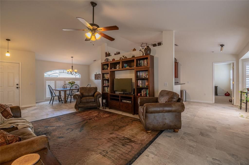 Active With Contract: $309,900 (3 beds, 2 baths, 1650 Square Feet)