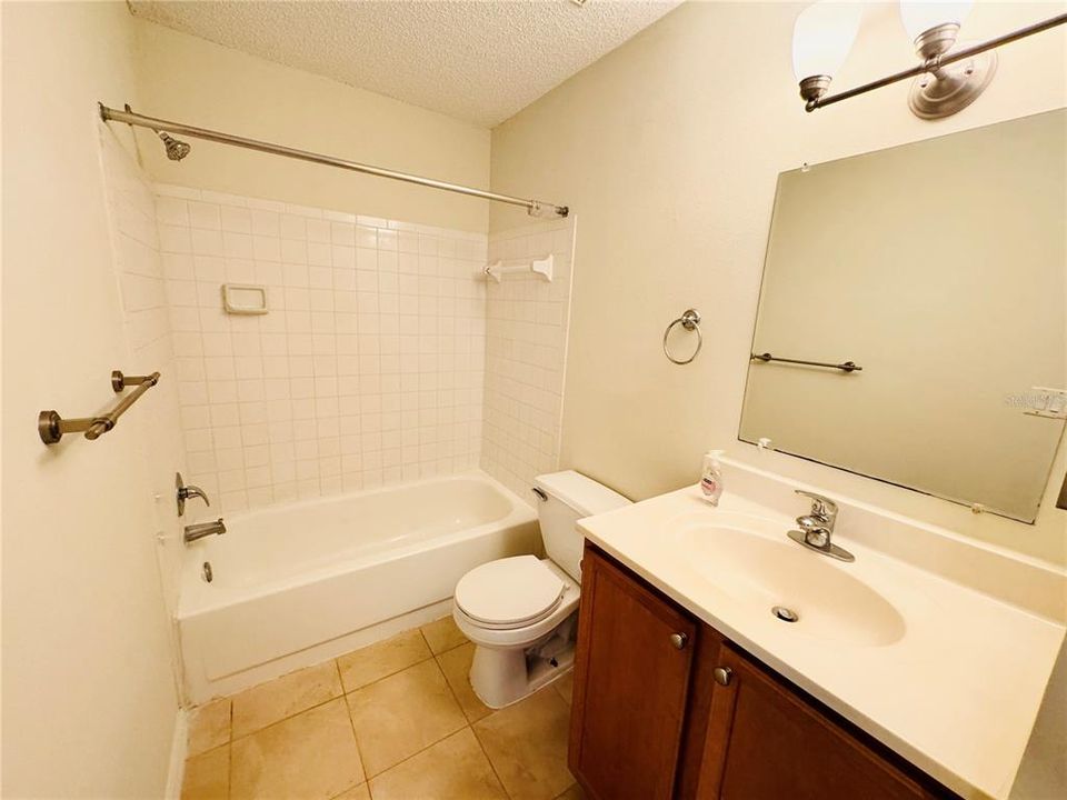 Active With Contract: $142,000 (1 beds, 1 baths, 598 Square Feet)