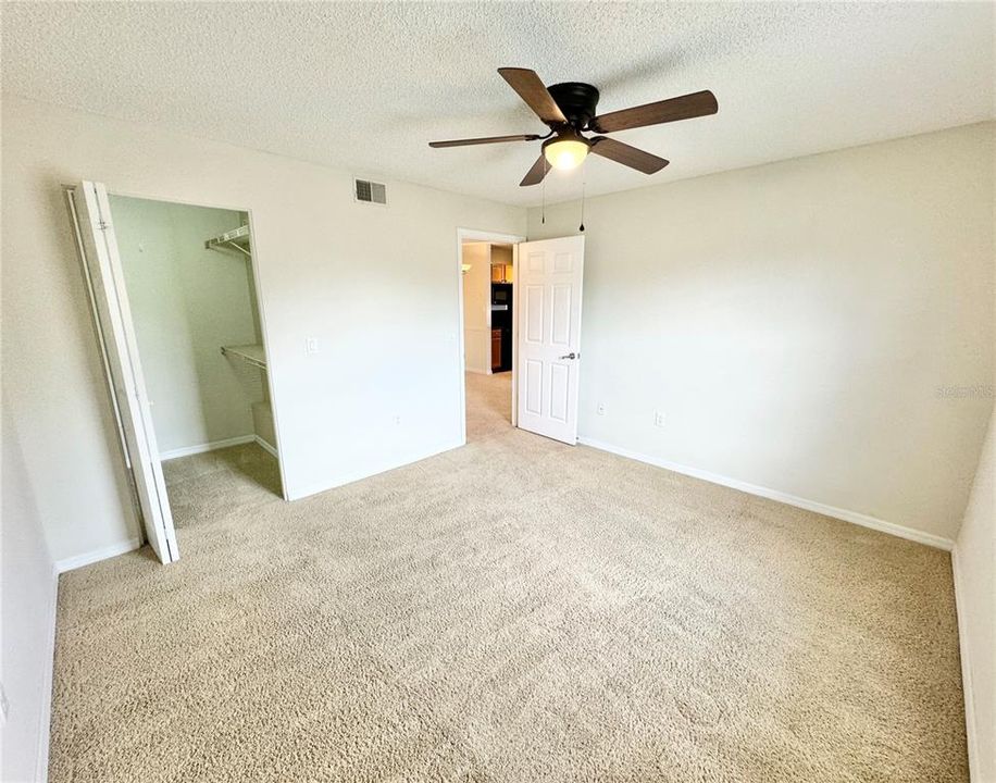 Active With Contract: $142,000 (1 beds, 1 baths, 598 Square Feet)