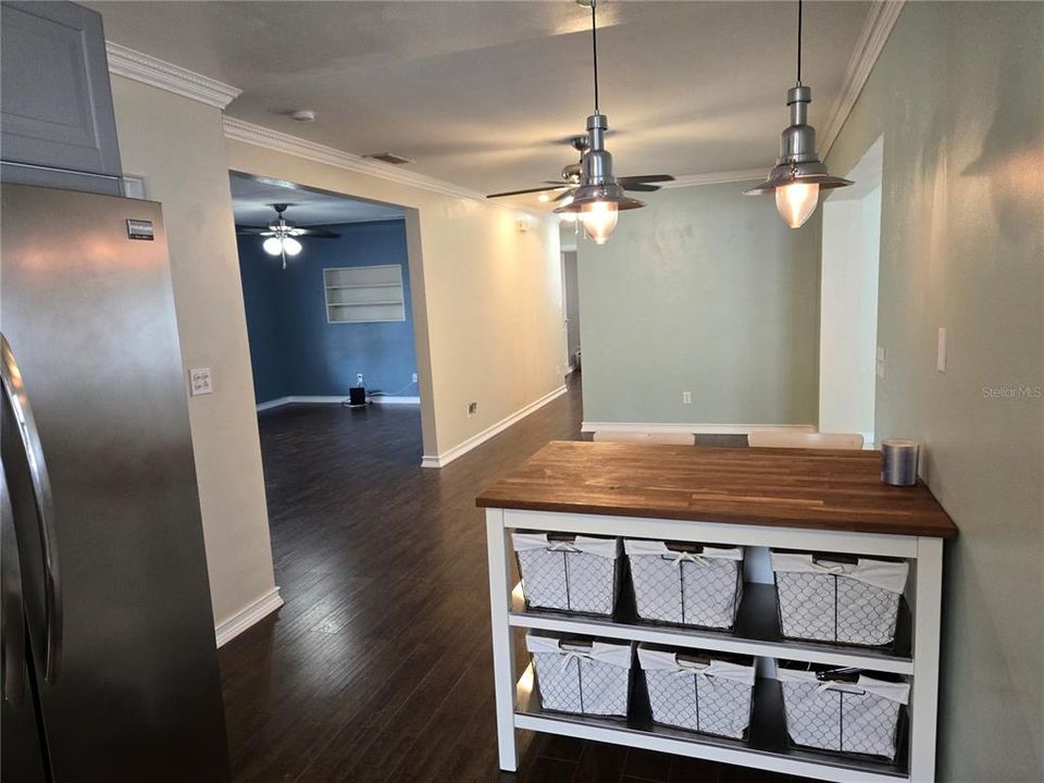 Active With Contract: $2,895 (2 beds, 2 baths, 1438 Square Feet)