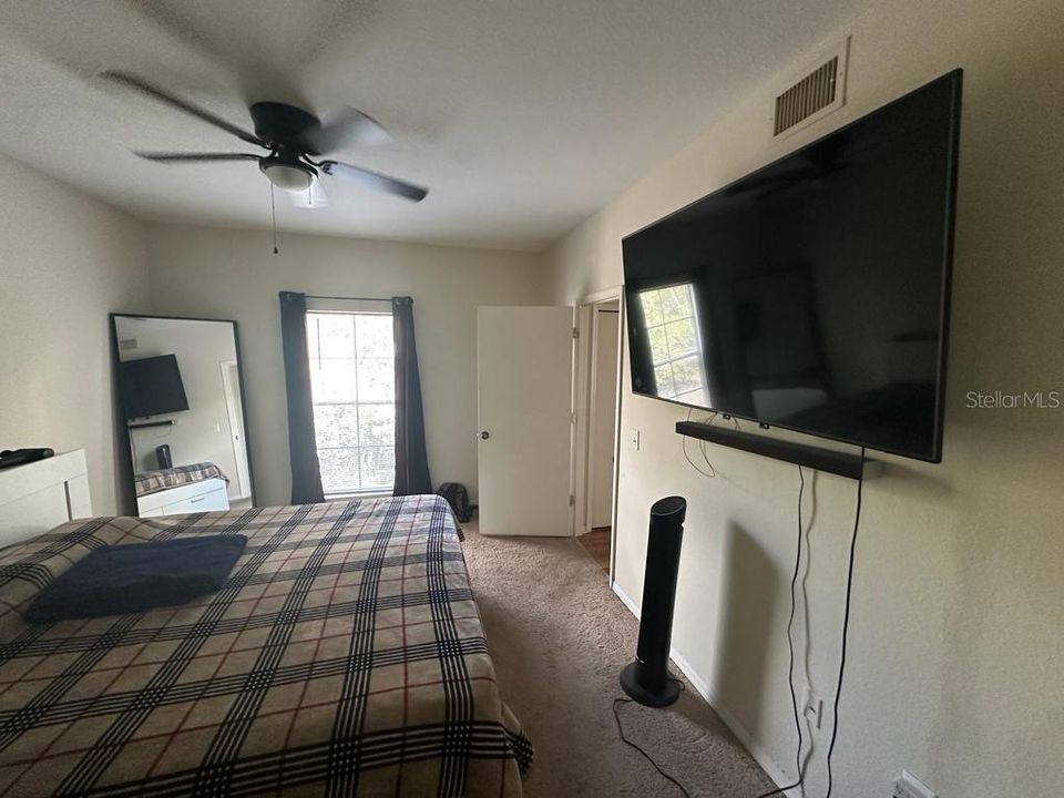 For Sale: $150,000 (1 beds, 1 baths, 702 Square Feet)