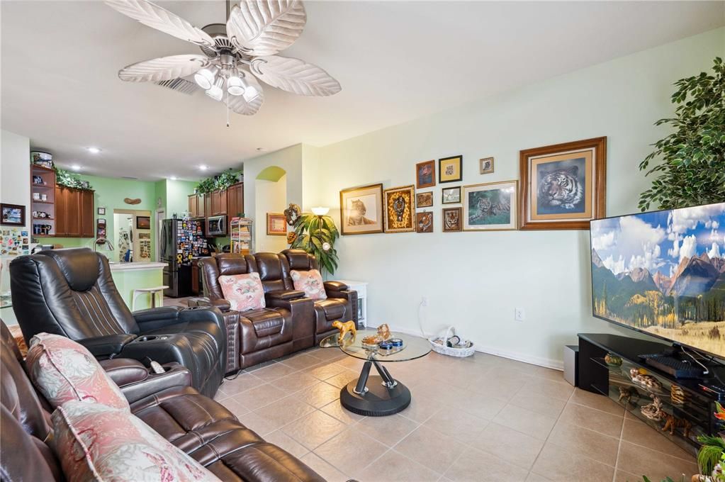 For Sale: $460,000 (4 beds, 3 baths, 2262 Square Feet)