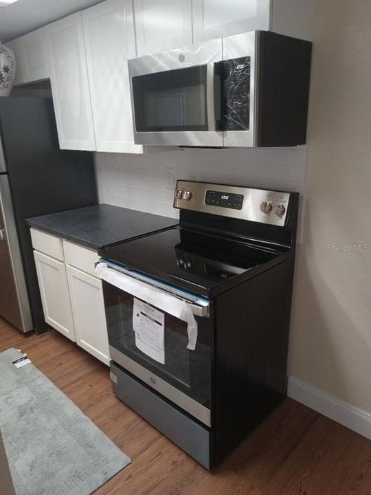 For Sale: $148,900 (1 beds, 1 baths, 781 Square Feet)