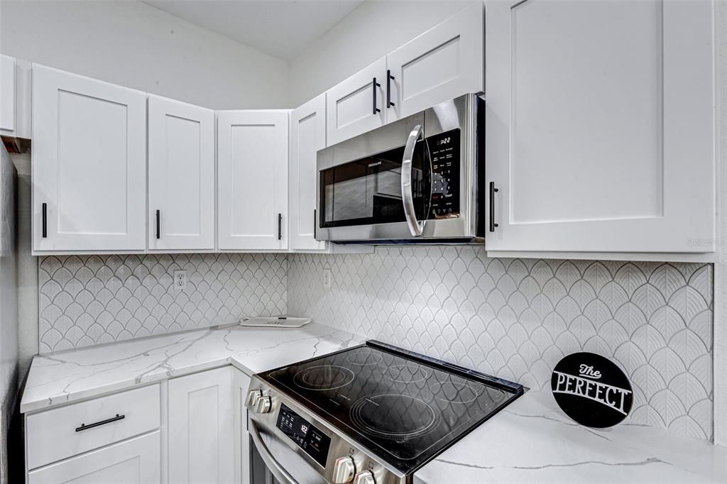 Active With Contract: $434,000 (3 beds, 2 baths, 1412 Square Feet)