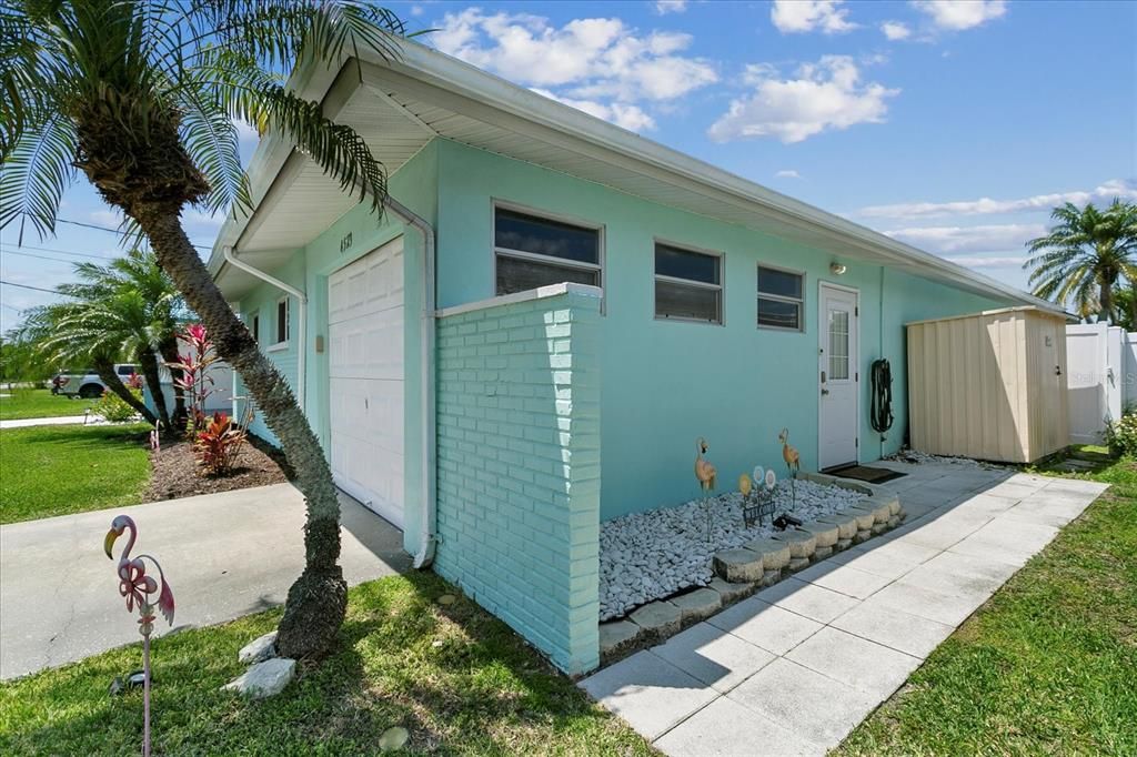Active With Contract: $480,000 (3 beds, 1 baths, 1038 Square Feet)
