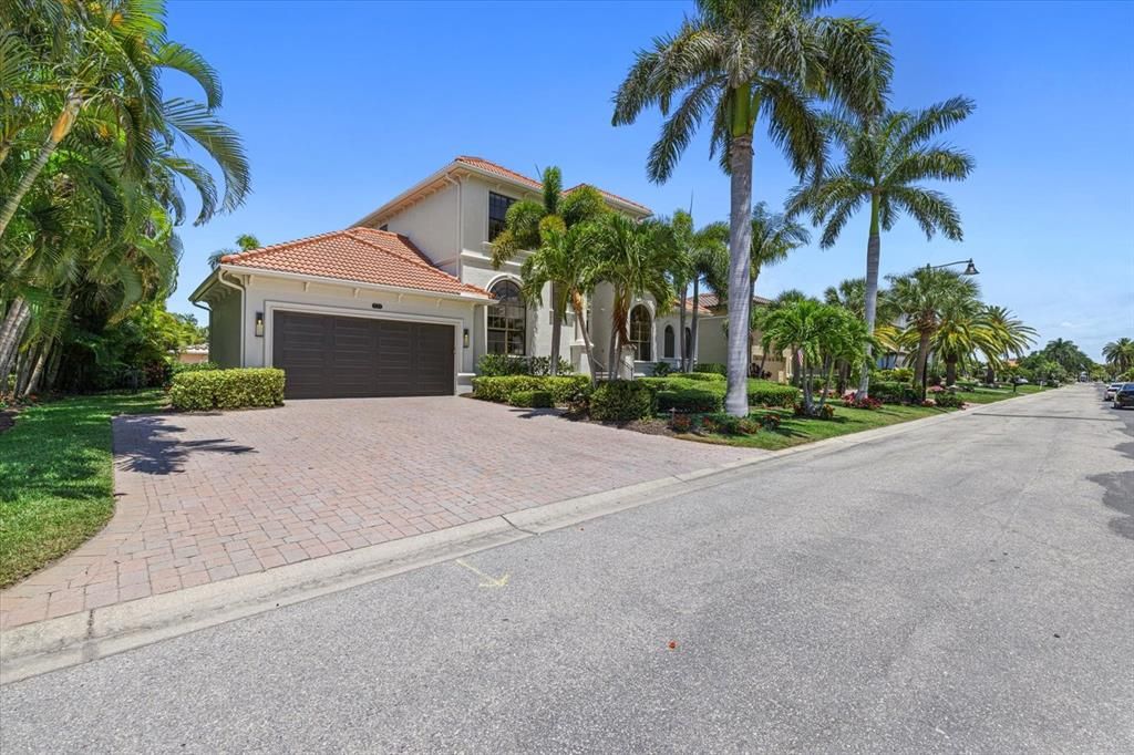 For Sale: $3,795,000 (4 beds, 3 baths, 3436 Square Feet)