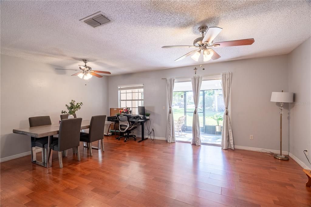 Active With Contract: $255,000 (3 beds, 2 baths, 1084 Square Feet)