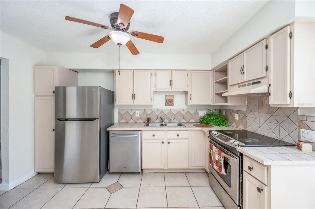 For Sale: $229,900 (3 beds, 2 baths, 1407 Square Feet)