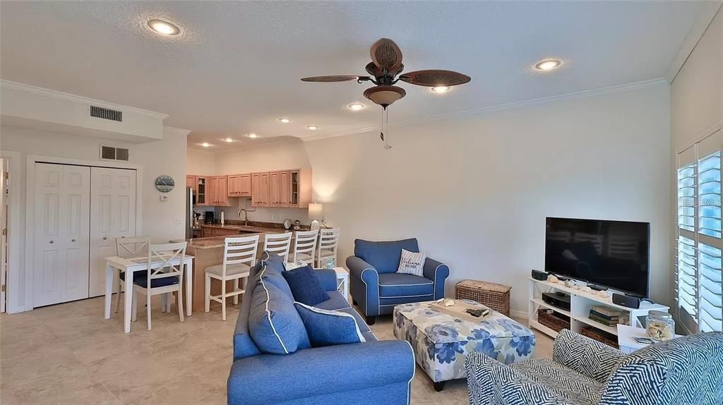For Sale: $459,000 (2 beds, 2 baths, 1200 Square Feet)