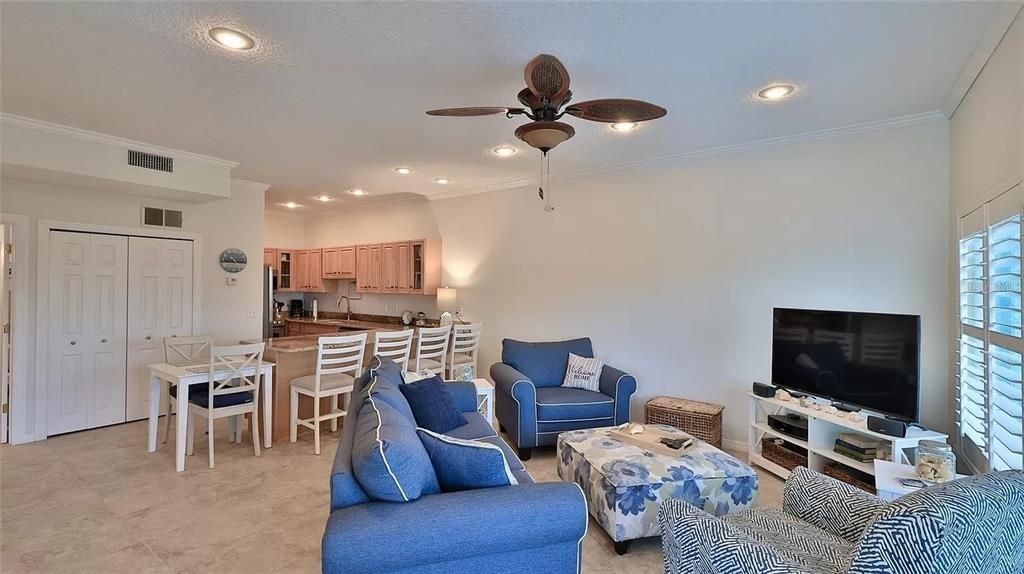 For Sale: $449,000 (2 beds, 2 baths, 1200 Square Feet)