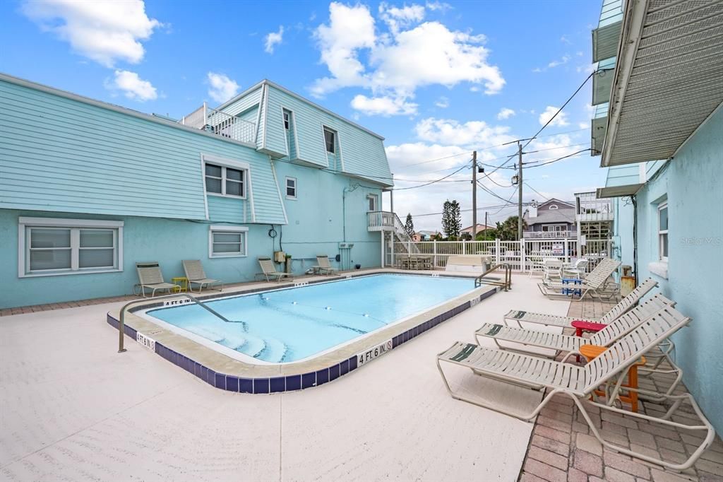 For Sale: $459,000 (2 beds, 2 baths, 1200 Square Feet)