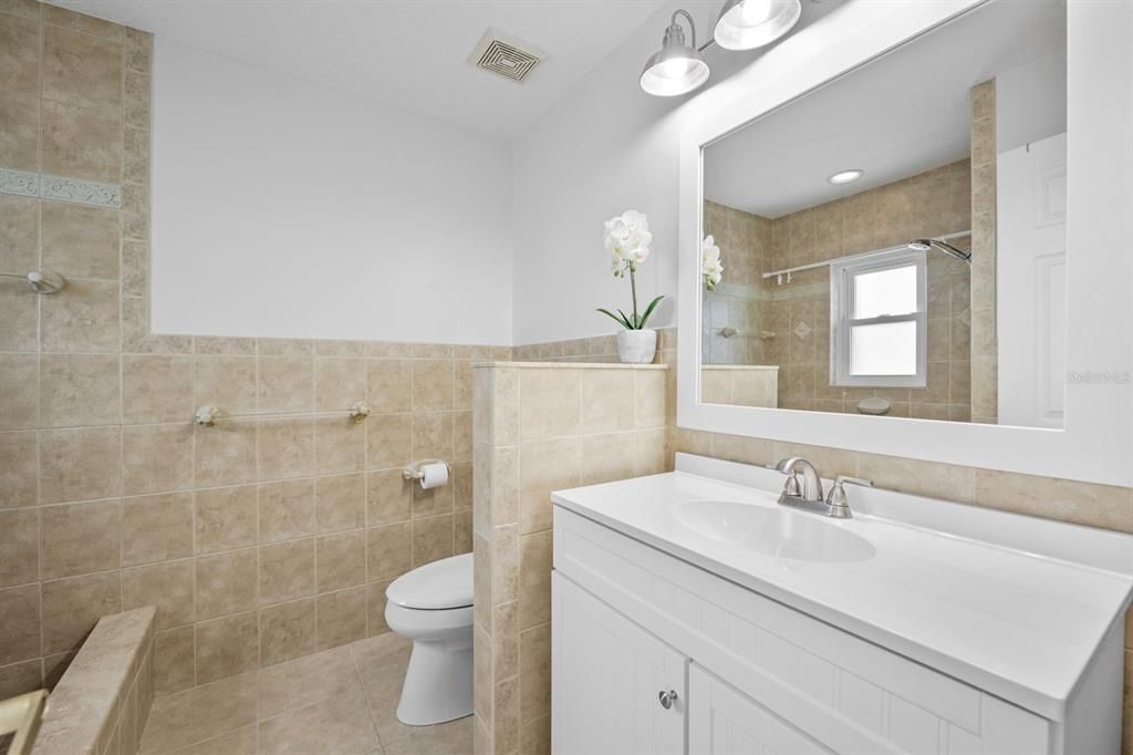 For Sale: $449,000 (2 beds, 2 baths, 1200 Square Feet)