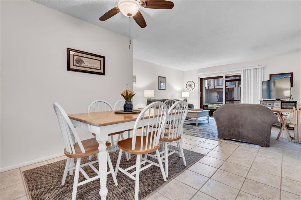 Active With Contract: $164,900 (2 beds, 2 baths, 870 Square Feet)