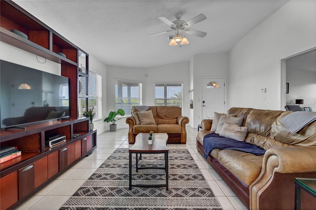 For Sale: $879,900 (2 beds, 2 baths, 1425 Square Feet)