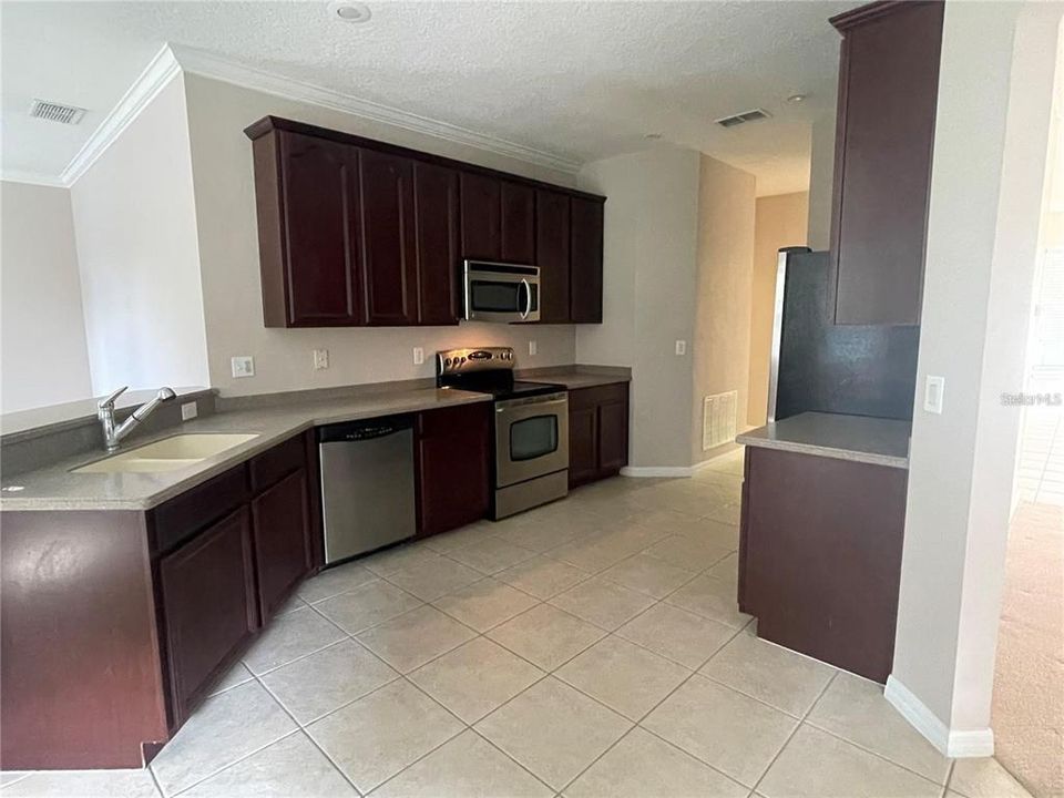For Rent: $2,495 (3 beds, 2 baths, 1901 Square Feet)