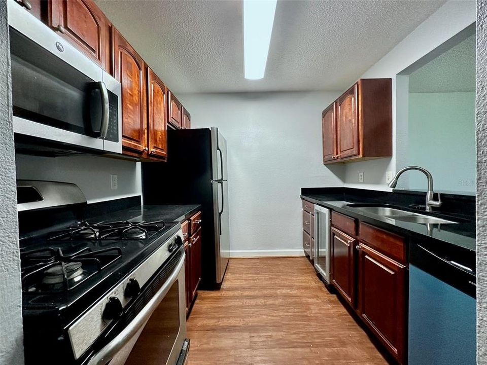 For Rent: $1,850 (3 beds, 2 baths, 993 Square Feet)