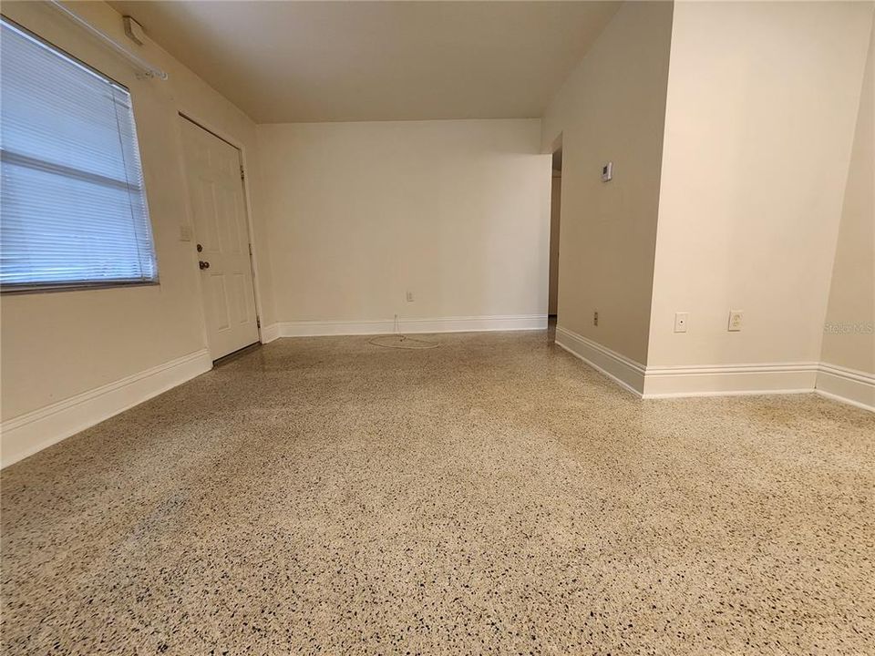 For Rent: $1,950 (2 beds, 1 baths, 850 Square Feet)