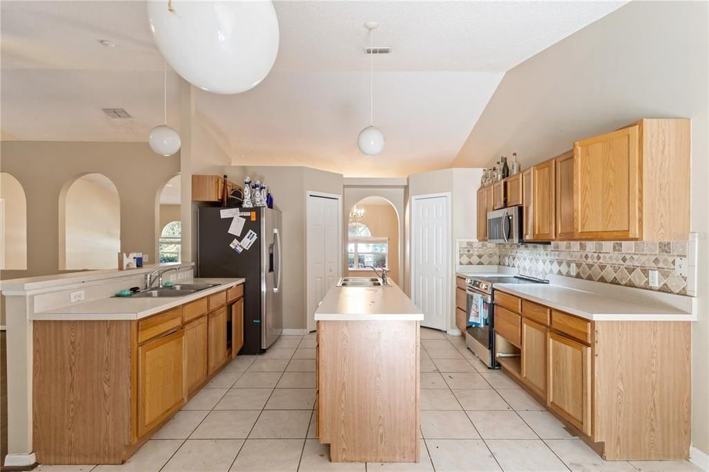 Active With Contract: $465,000 (4 beds, 2 baths, 2231 Square Feet)