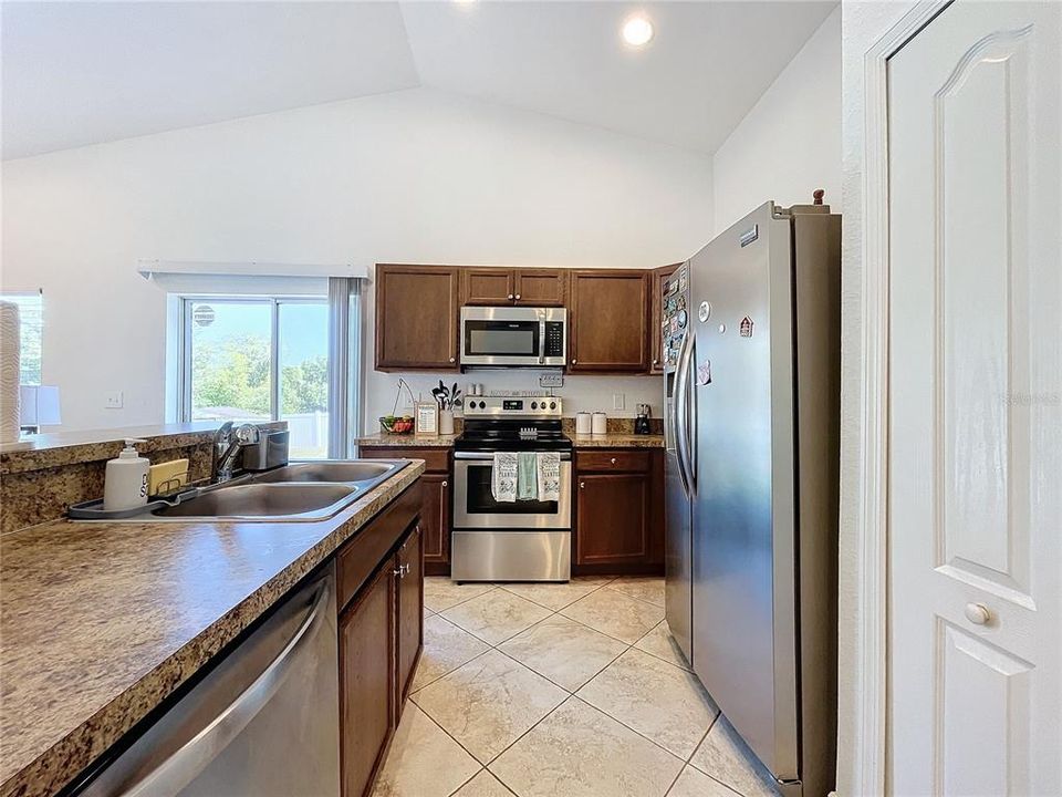 For Sale: $289,000 (3 beds, 2 baths, 1305 Square Feet)