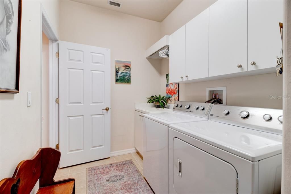 For Sale: $349,950 (2 beds, 2 baths, 1053 Square Feet)