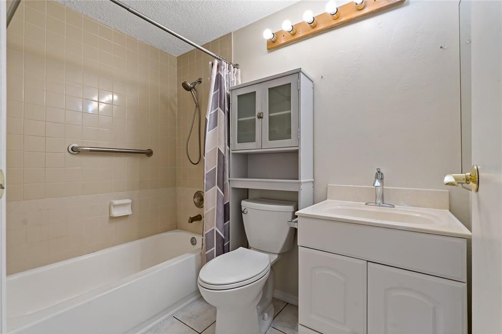 最近租的: $2,500 (3 贝兹, 2 浴室, 1213 平方英尺)