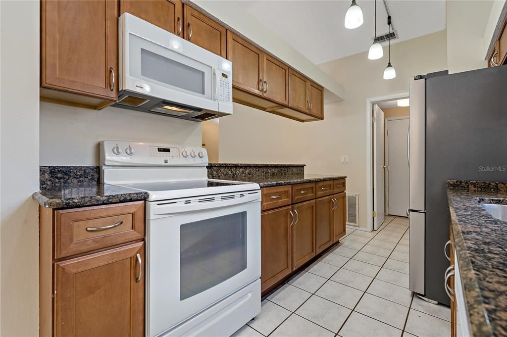 For Rent: $2,500 (3 beds, 2 baths, 1213 Square Feet)