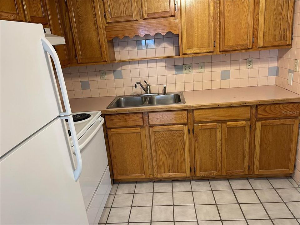 Active With Contract: $1,500 (2 beds, 2 baths, 1000 Square Feet)