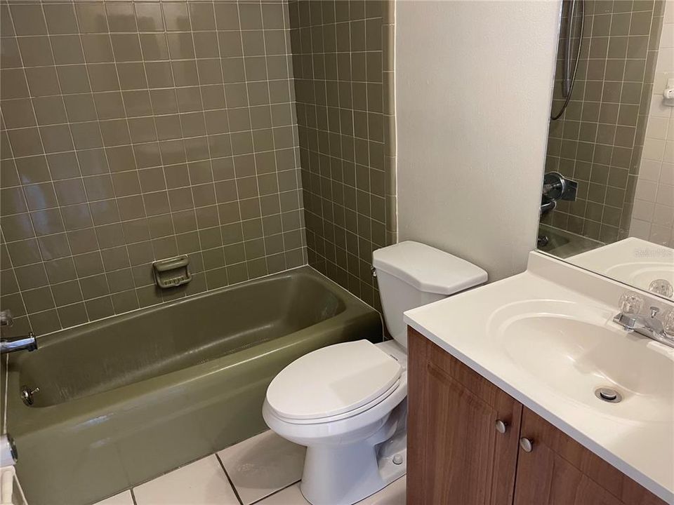 Active With Contract: $1,500 (2 beds, 2 baths, 1000 Square Feet)