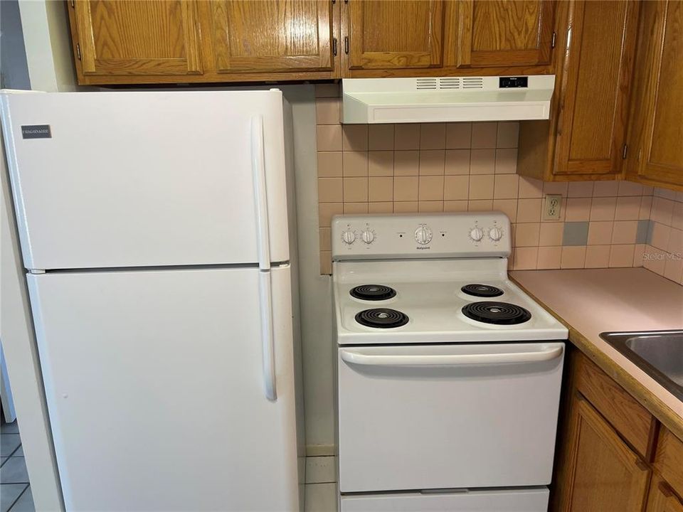 Active With Contract: $1,500 (2 beds, 2 baths, 1000 Square Feet)