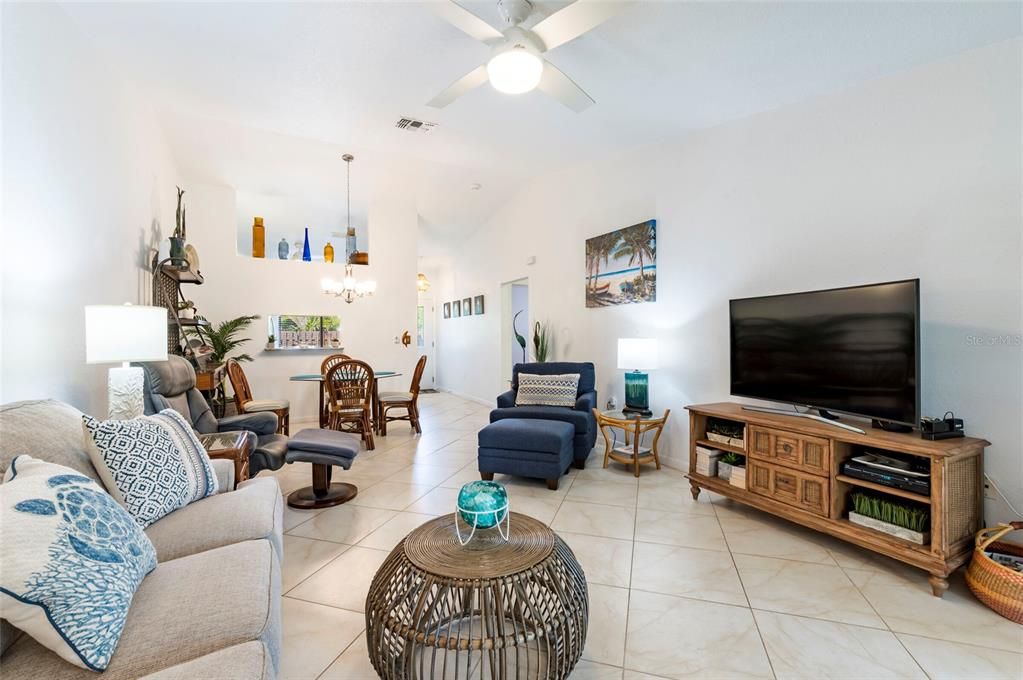 Active With Contract: $325,000 (2 beds, 2 baths, 1350 Square Feet)