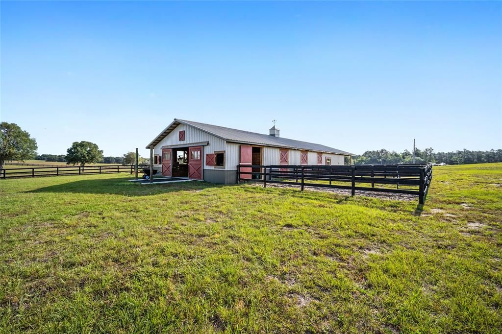 8 Stall barn with run-ins.