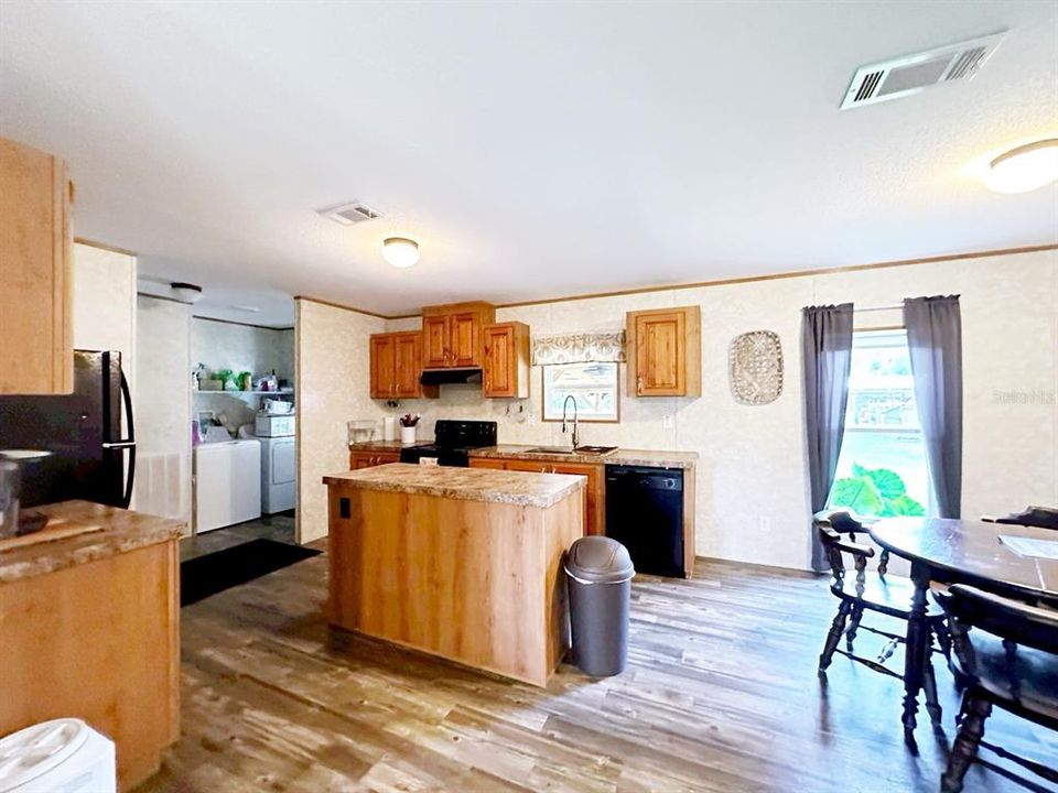 Active With Contract: $280,000 (3 beds, 2 baths, 1568 Square Feet)